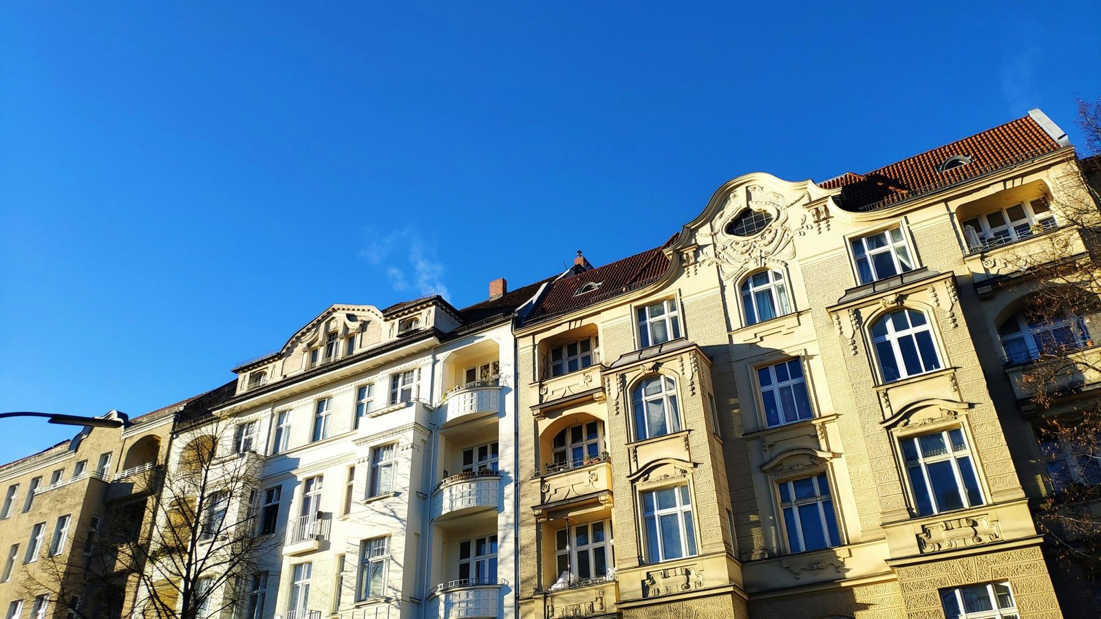 Wohnhäuser frontale Ansicht